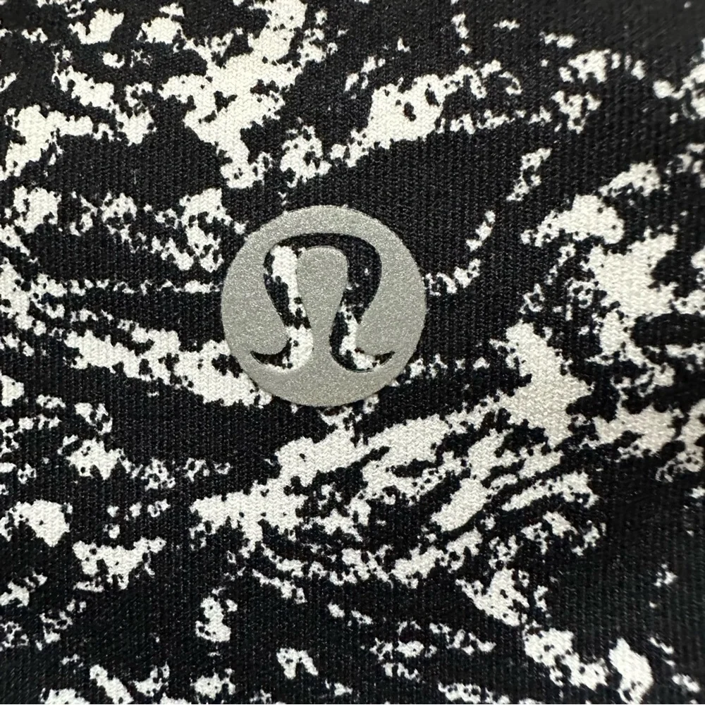 Lululemon Women's Black and White leggings - Picture 5 of 7